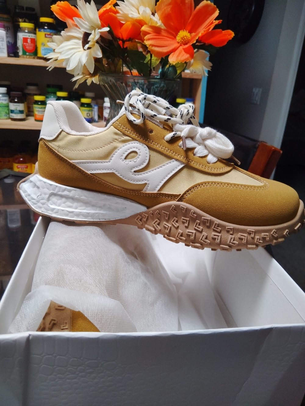 **" CASUAL TAN & WHITE FASHION SNEAKERS**💛🤍💛🤍💲💲💲💲💲 - Picture 4 of 13
